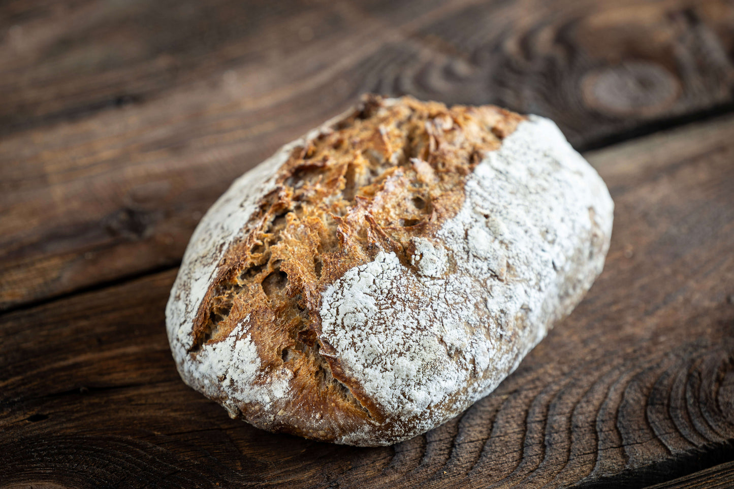 Aromatisches Walnussbrot mit Dinkelmehl und Natursauerteig